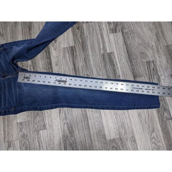 (3/$35) Mudd Size 3 Embroidered Stretchy Medium Wash Whiskered Denim Blue Jeans - Picture 8 of 10